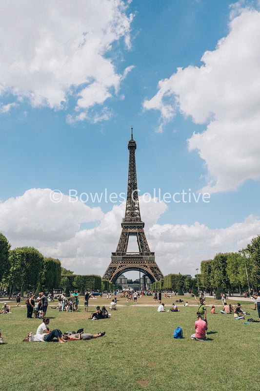 PICNIC IN PARIS